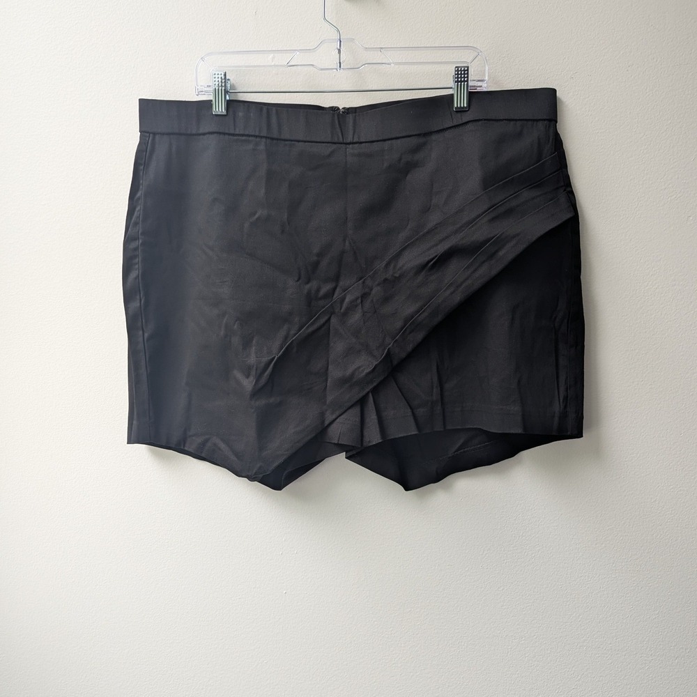 Torrid Origami Skort Black Asymmetrical Pleated Wrap Front Sz 20 Minimalist